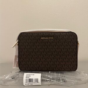 NWT 🎉 Michael Kors Jet Set Large Crossbody Bag